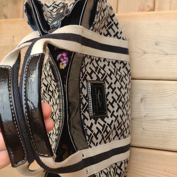 Vintage Tommy Hilfiger Monogram purse - Picture 8 of 12